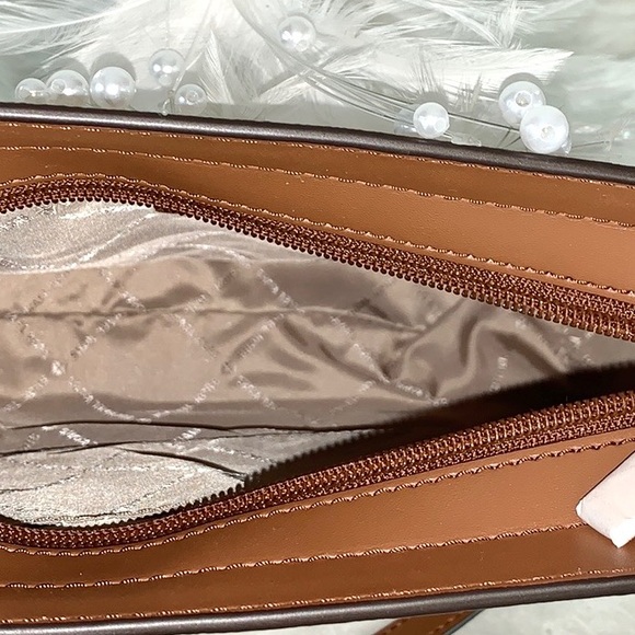 👜New Michael Kors 👜Gloria Natural Luggage Pocket - Picture 2 of 8